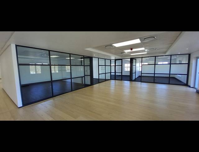 1,013M² OFFICE TO LET IN BRYANSTON